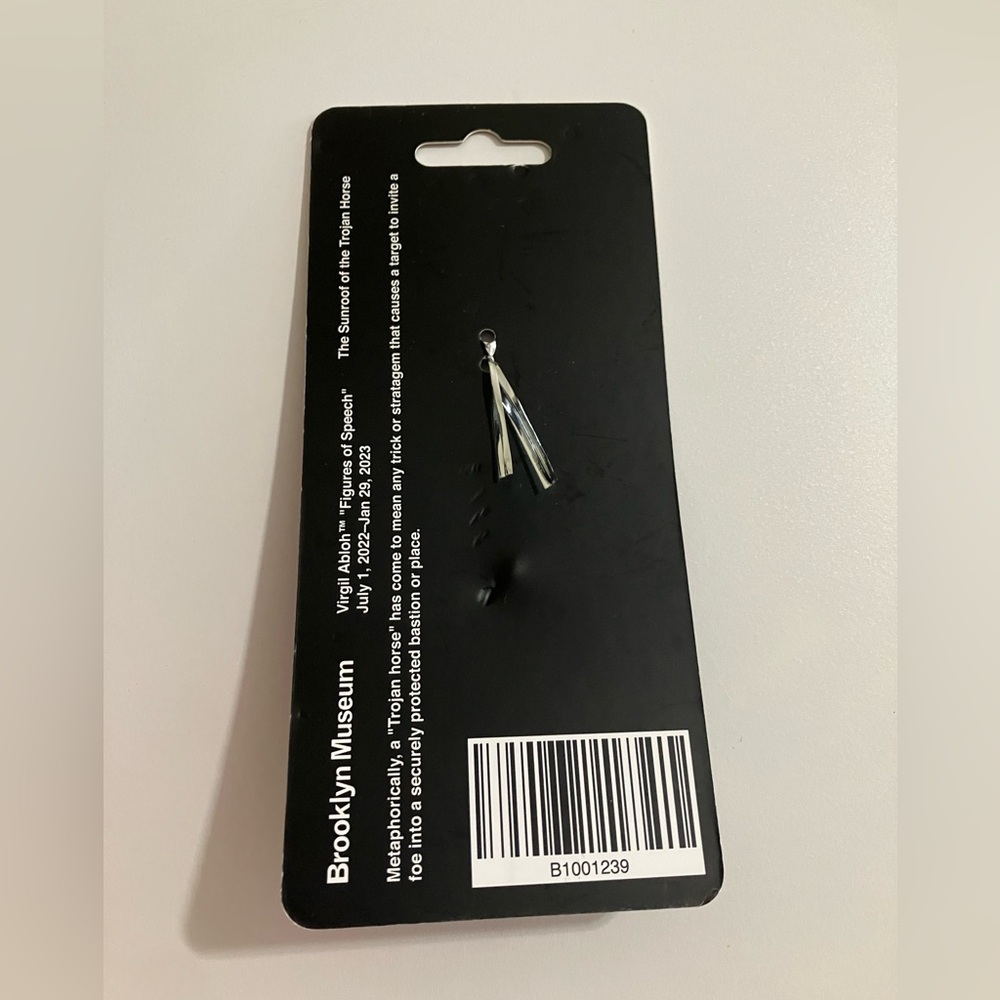 VIRGIL ABLOH Collector Keychain BKM Brooklyn Museum NYC Louis Vuitton Off White - Picture 4 of 4